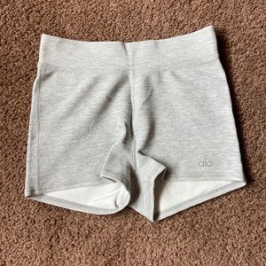 ALO yoga goddess ribbed shorts in grey